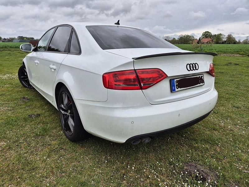 Używany Audi A4 S-Line 143 KM (105 kW) 2011 Biały Sedan/Limuzyna