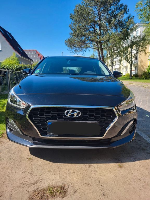 Schwarz Gebraucht 2020 Hyundai i30 YES! Limousine | 12.800 € (Superpreis) - Bild 1/4