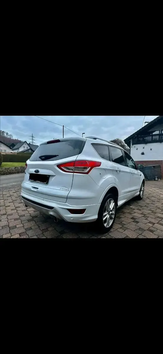 Gebraucht Ford Kuga Individual 179 PS (131 kW) 2016 Weiß SUV