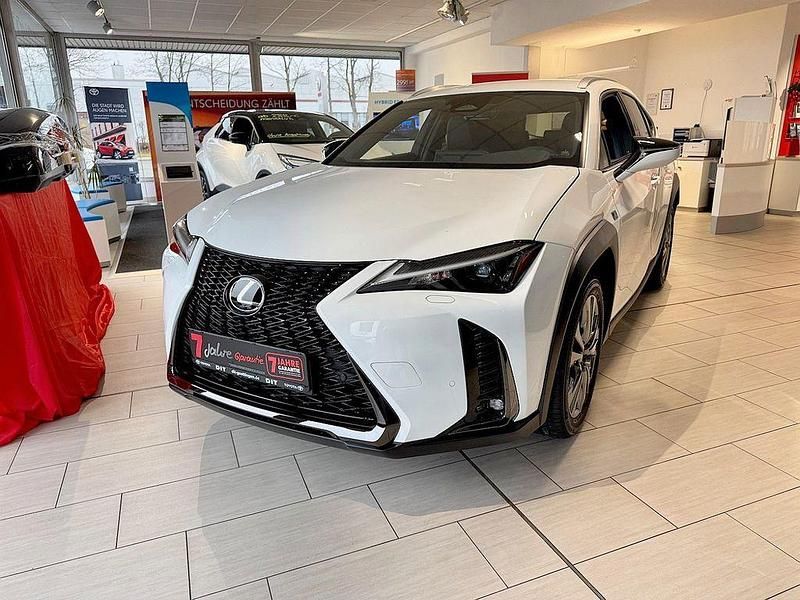 Gebraucht Lexus UX 300h Sport Design Packet 199 PS (146 kW) 2024 Fuji weiß SUV