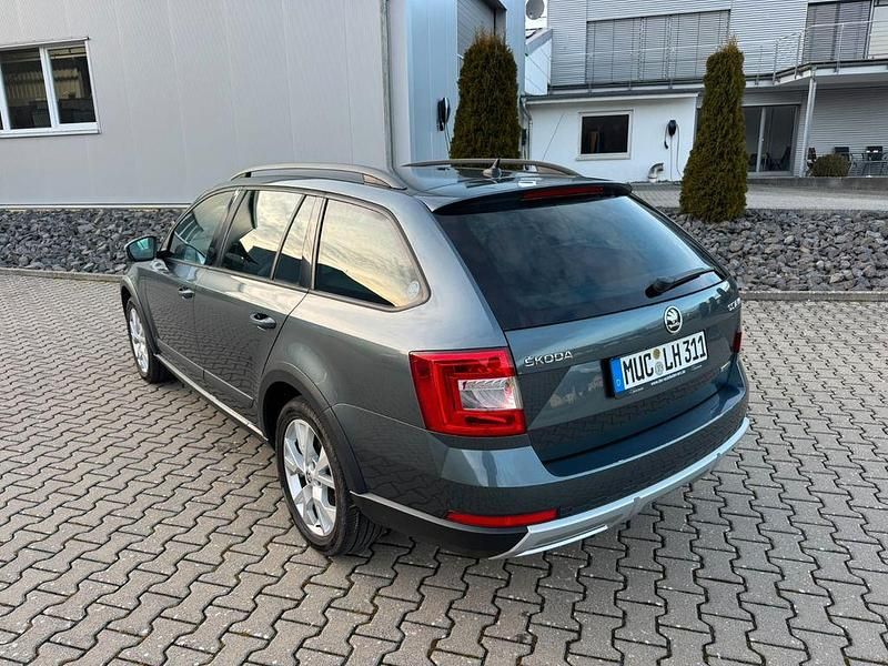 Gebraucht Skoda Octavia 184 PS (135 kW) 2015 Grau Kleinwagen
