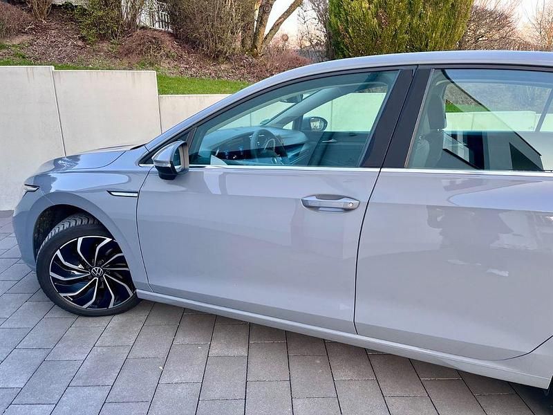 Gebraucht VW Golf VII Style 150 PS (110 kW) 2020 Grau Limousine