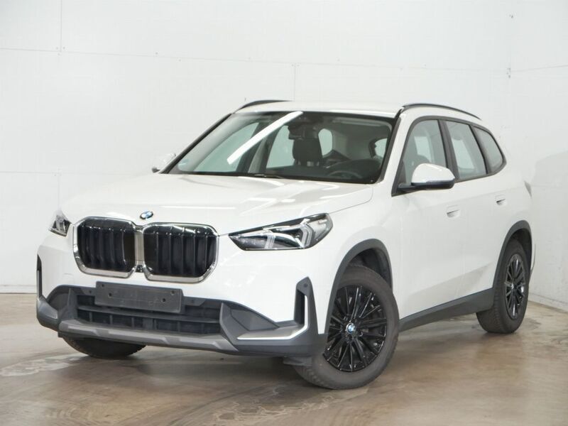 Weiß Gebraucht 2023 BMW X1 Luxury Line SUV | 38.890 € (Superpreis) - Bild 1/4