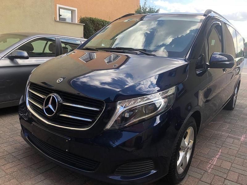 Blau Gebraucht 2019 Mercedes V220 Edition Van / Kleinbus | 29.999 € (Fairer Preis) - Bild 1/4