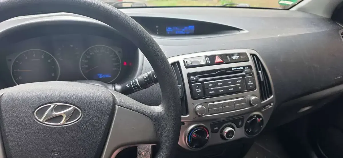 Gebraucht Hyundai i20 Trend 86 PS (63 kW) 2014 Grau Kleinwagen