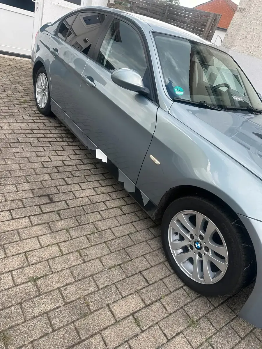Gebraucht BMW 318 129 PS (94 kW) 2007 Blau Limousine