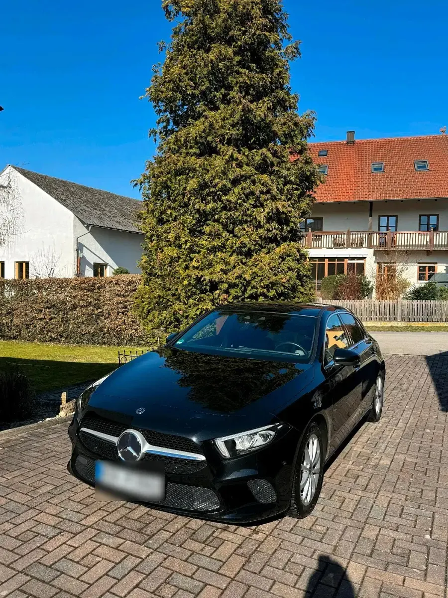 Gebraucht Mercedes A200 163 PS (119 kW) 2020 Schwarz Limousine