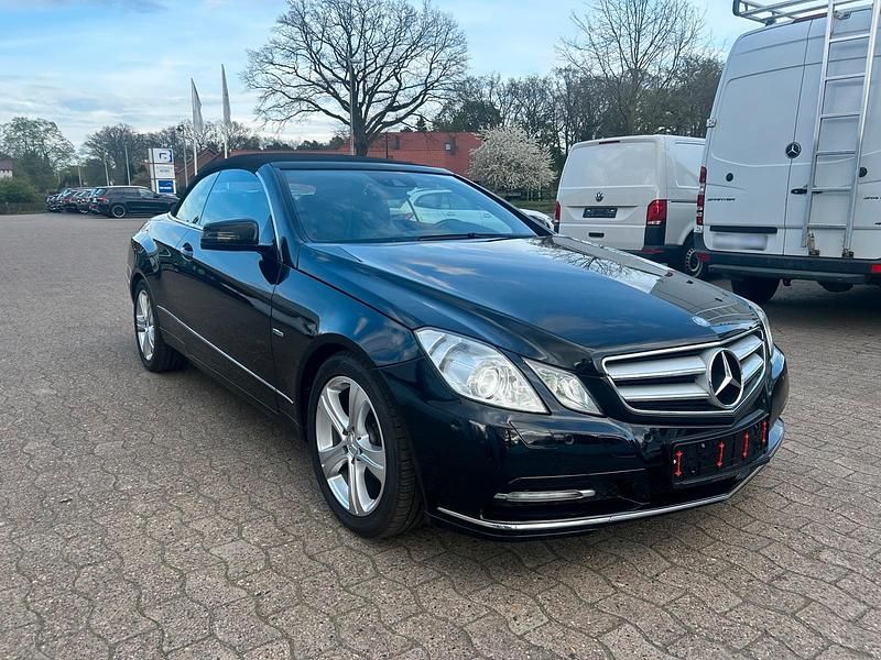 Gebraucht Mercedes E220 170 PS (125 kW) 2011 Schwarz Cabrio