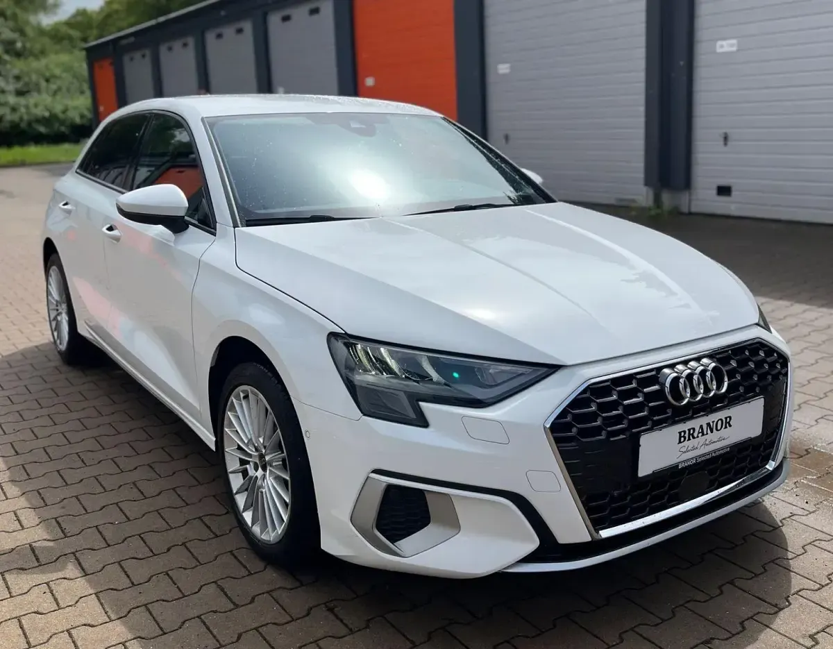 Gebraucht Audi A3 Sport 116 PS (85 kW) 2023 Weiß Limousine