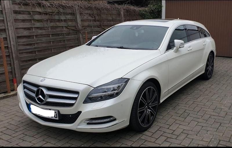 Weiß Gebraucht 2013 Mercedes CLS350 Shooting Brake Kombi | 18.490 € (Fairer Preis) - Bild 1/4