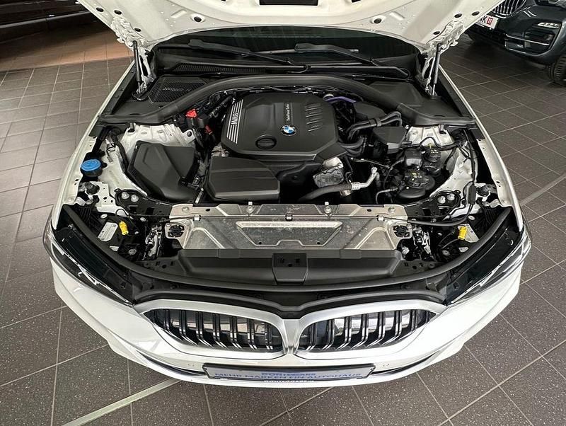 Gebraucht BMW 318 Shadowline 150 PS (110 kW) 2023 Weiß Kombi