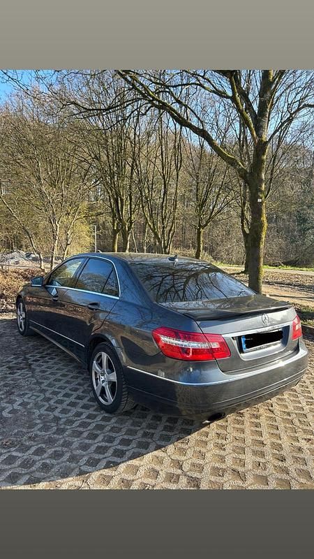 Gebraucht Mercedes E350 Avantgarde 265 PS (194 kW) 2011 Grau Limousine