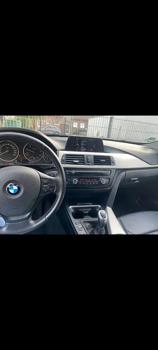 Gebraucht BMW 318 Comfort Edition 143 PS (105 kW) 2014 Schwarz Kombi