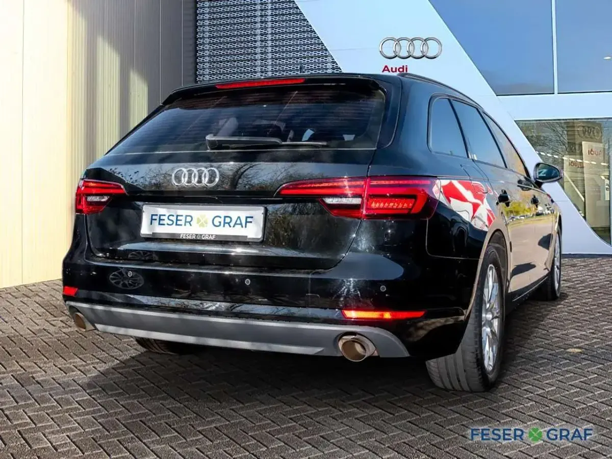 Używany Audi A4 Ambiente 190 KM (139 kW) 2018 Czarny Kombi