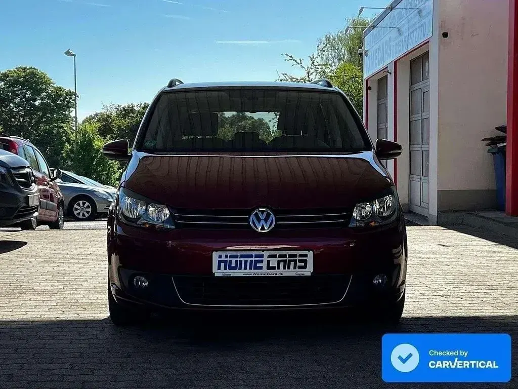 Gebraucht VW Touran Comfortline 105 PS (77 kW) 2010 Wild cherry red metallic Van / Kleinbus
