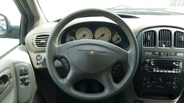 Gebraucht Chrysler Voyager 194 PS (142 kW) 2003 Silber Van / Kleinbus