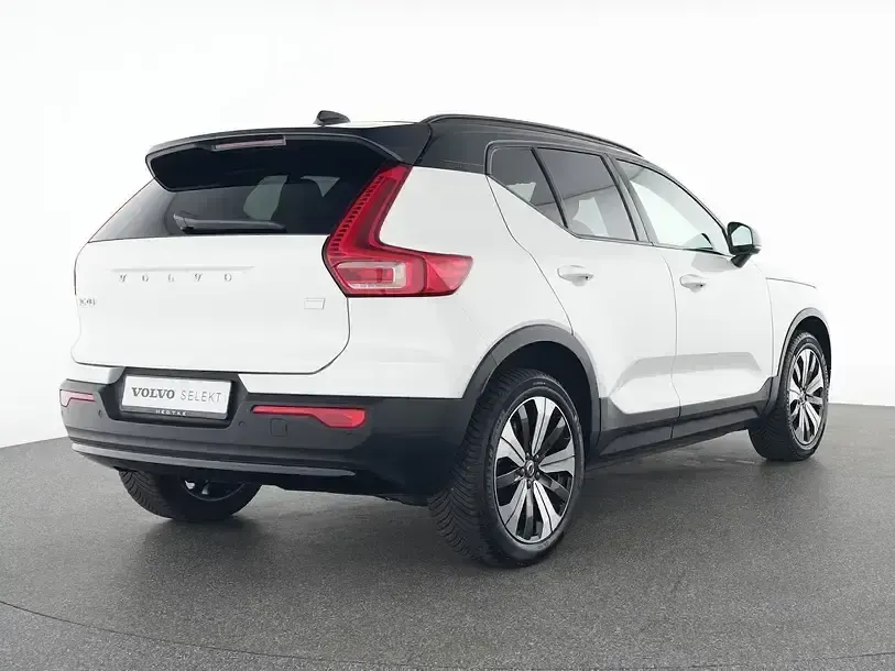 Gebraucht Volvo XC40 Plus 185 kW (252 PS) 2023 Crystal white / SUV