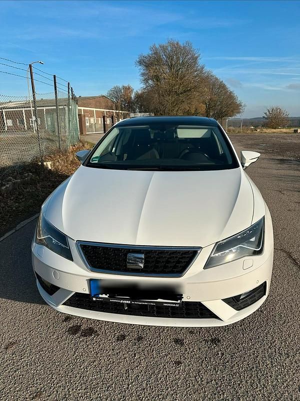 Weiß Gebraucht 2019 Seat Leon SC Kleinwagen | 15.000 € - Bild 1/4