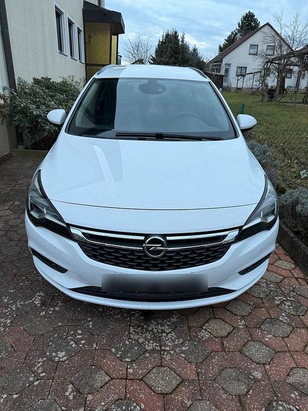 Weiß Gebraucht 2016 Opel Astra Active Kombi | 6.500 € (Fairer Preis) - Bild 1/4