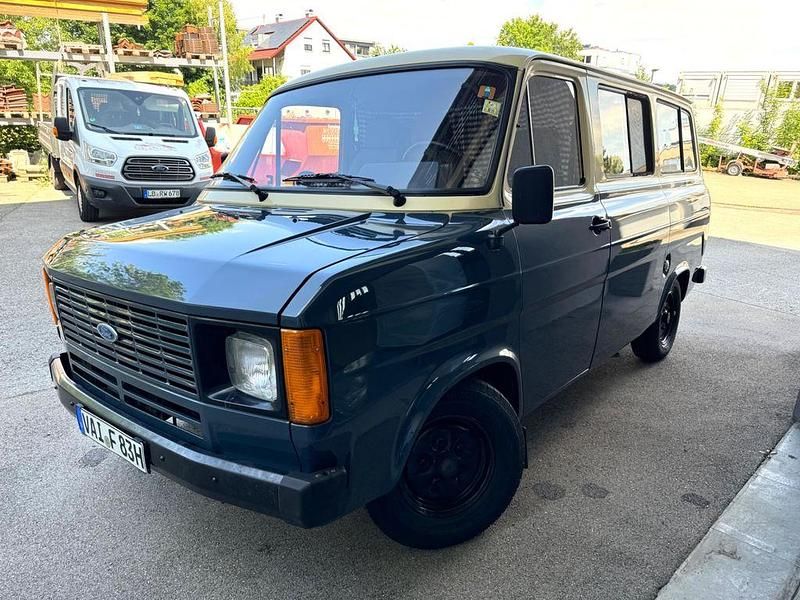 Second-hand Ford Transit 77 CP (56 kW) 1983 Albastru Monovolum