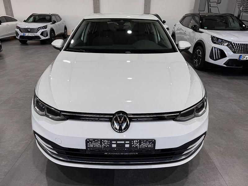 Gebraucht VW Golf VIII Active 131 PS (96 kW) 2023 Weiß Limousine