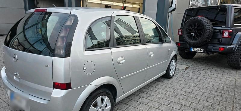 Gebraucht Opel Meriva 101 PS (74 kW) 2006 Silber Van / Kleinbus
