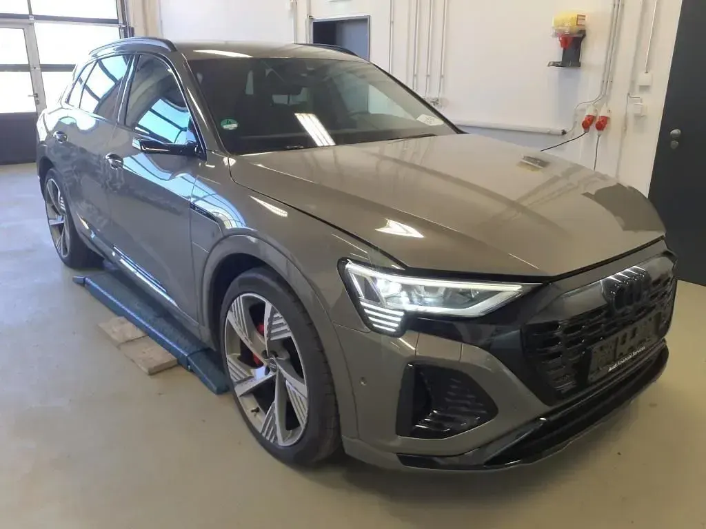 Occasion Audi Q8 e-tron 250 kW (340 ch) 2024 Gris SUV