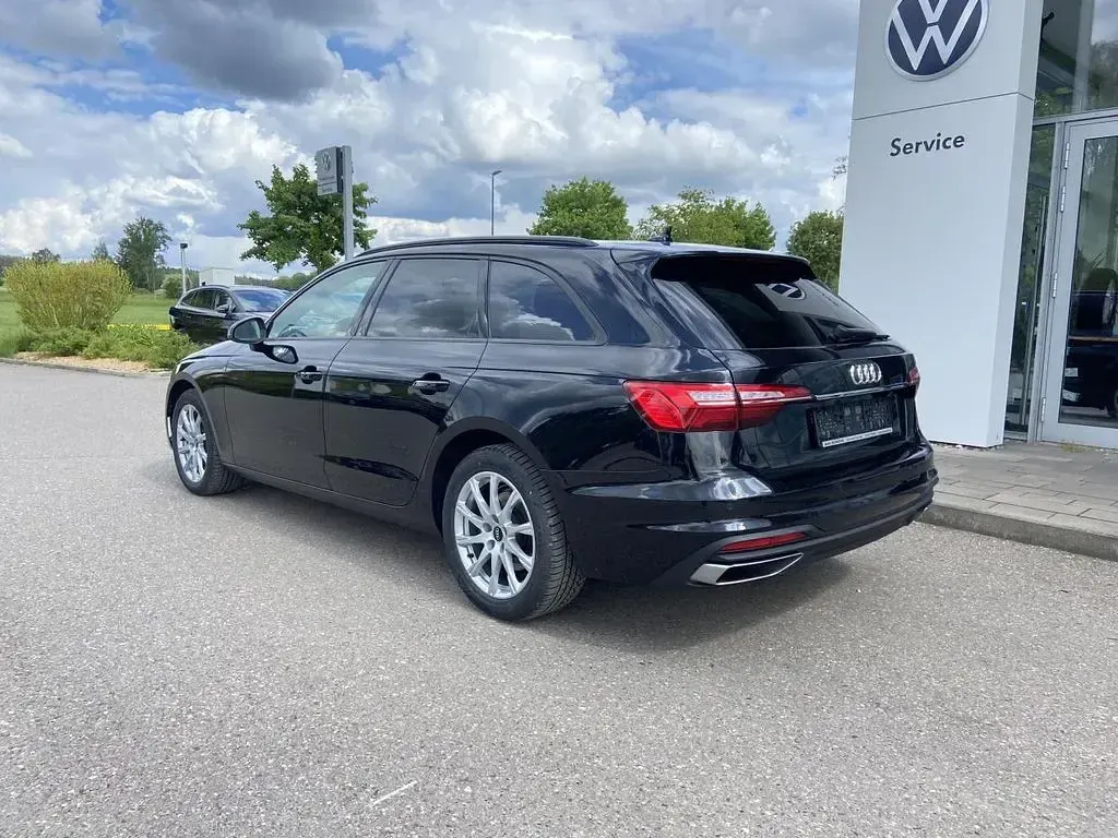 Używany Audi A4 150 KM (110 kW) 2022 Czarny Kombi