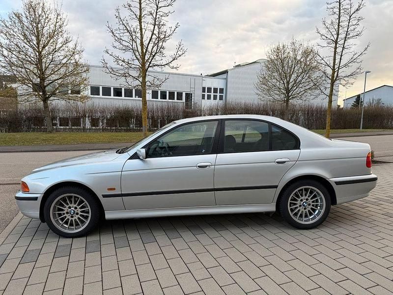 Second-hand BMW 523 170 CP (125 kW) 2000 Argintiu Berlinǎ