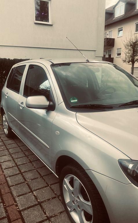 Usado Mazda 2 Impuls 75 HP (55 kW) 2008 Cinzento Citadino