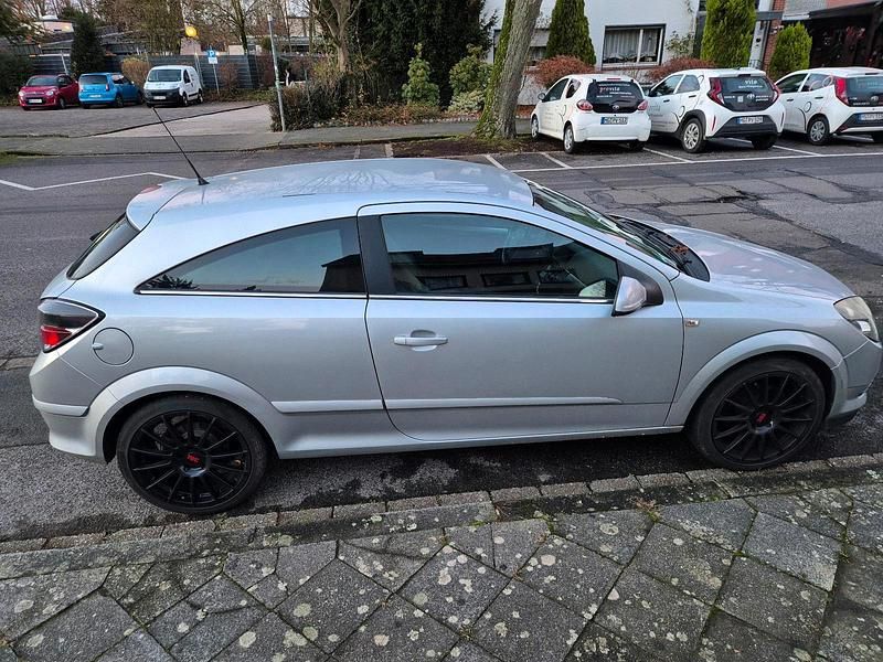 Gebraucht Opel Astra GTC 116 PS (85 kW) 2009 Silber Kleinwagen