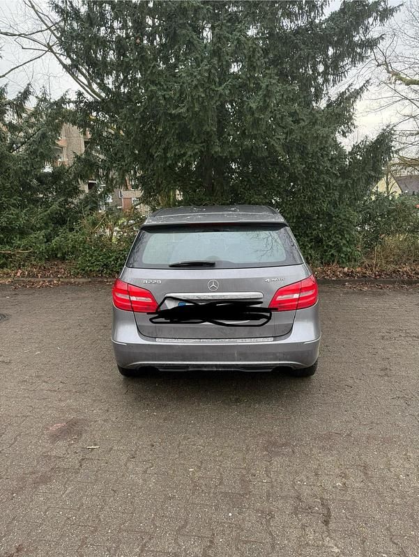 Grau Gebraucht 2014 Mercedes B220 Van / Kleinbus | 8.000 € (Superpreis) - Bild 1/4