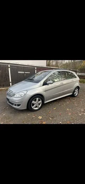 Gebraucht Mercedes B180 109 PS (80 kW) 2005 Silber Van / Kleinbus