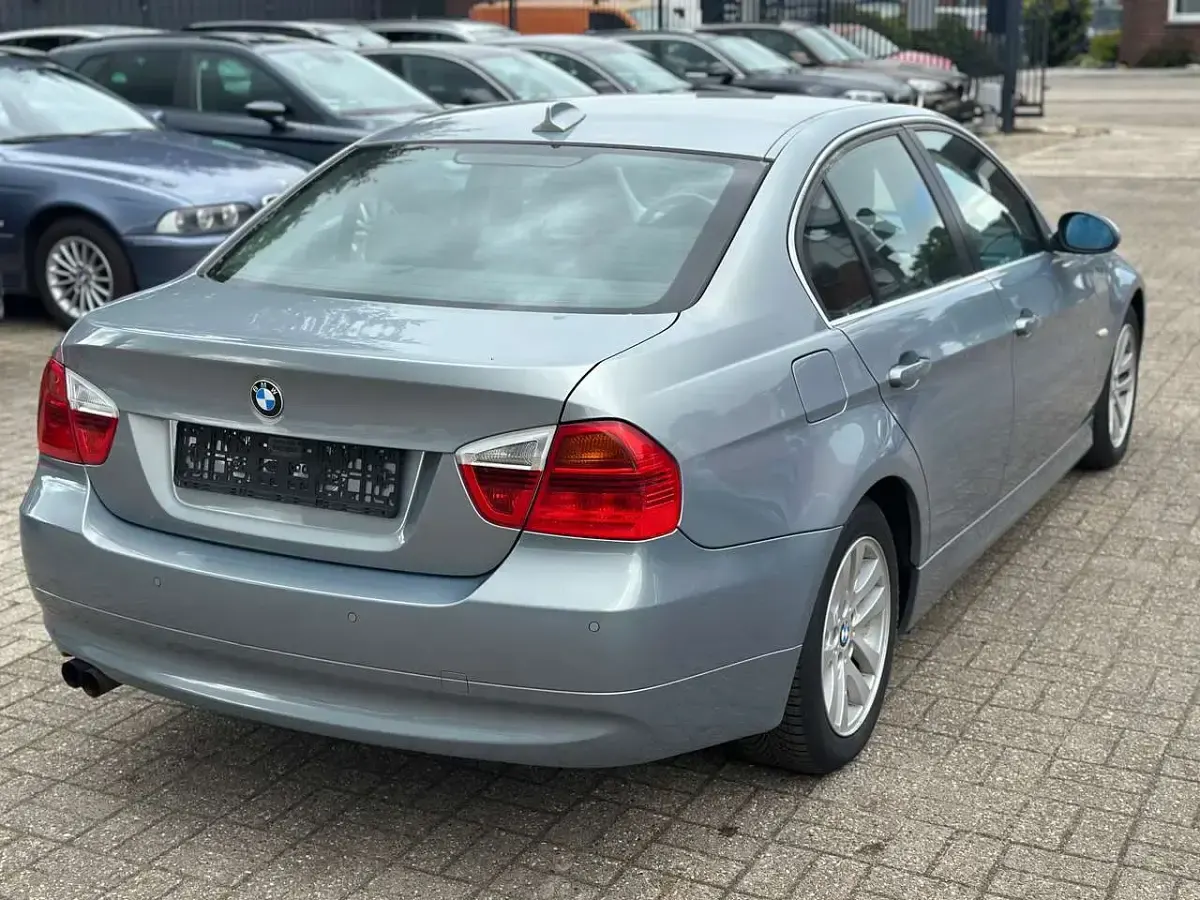 Gebraucht BMW 325 218 PS (160 kW) 2006 Grau Limousine