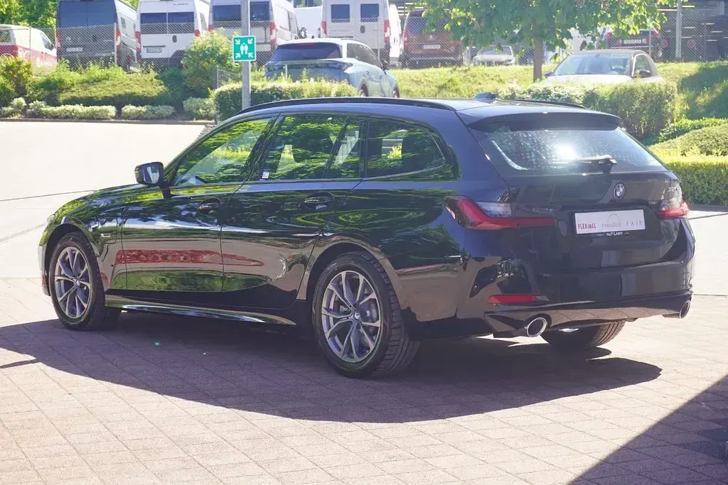 Gebraucht BMW 320e 204 PS (150 kW) 2023 Schwarz ii Kombi