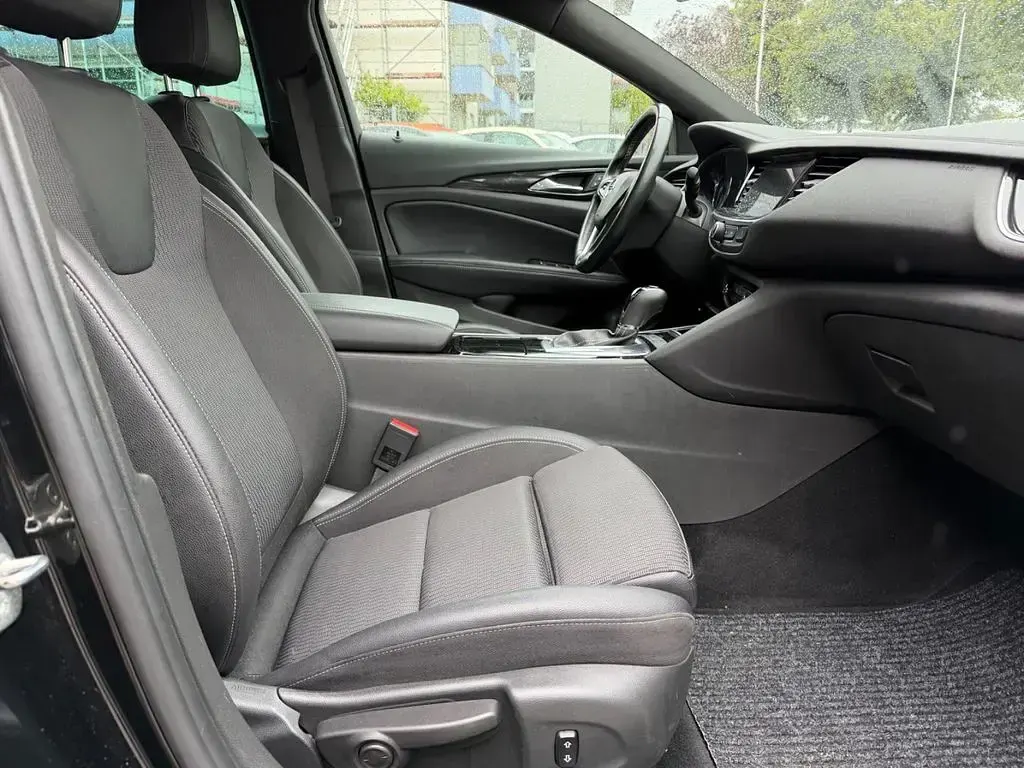 Gebraucht Opel Insignia Business Elegance 170 PS (125 kW) 2020 Schwarz Kombi