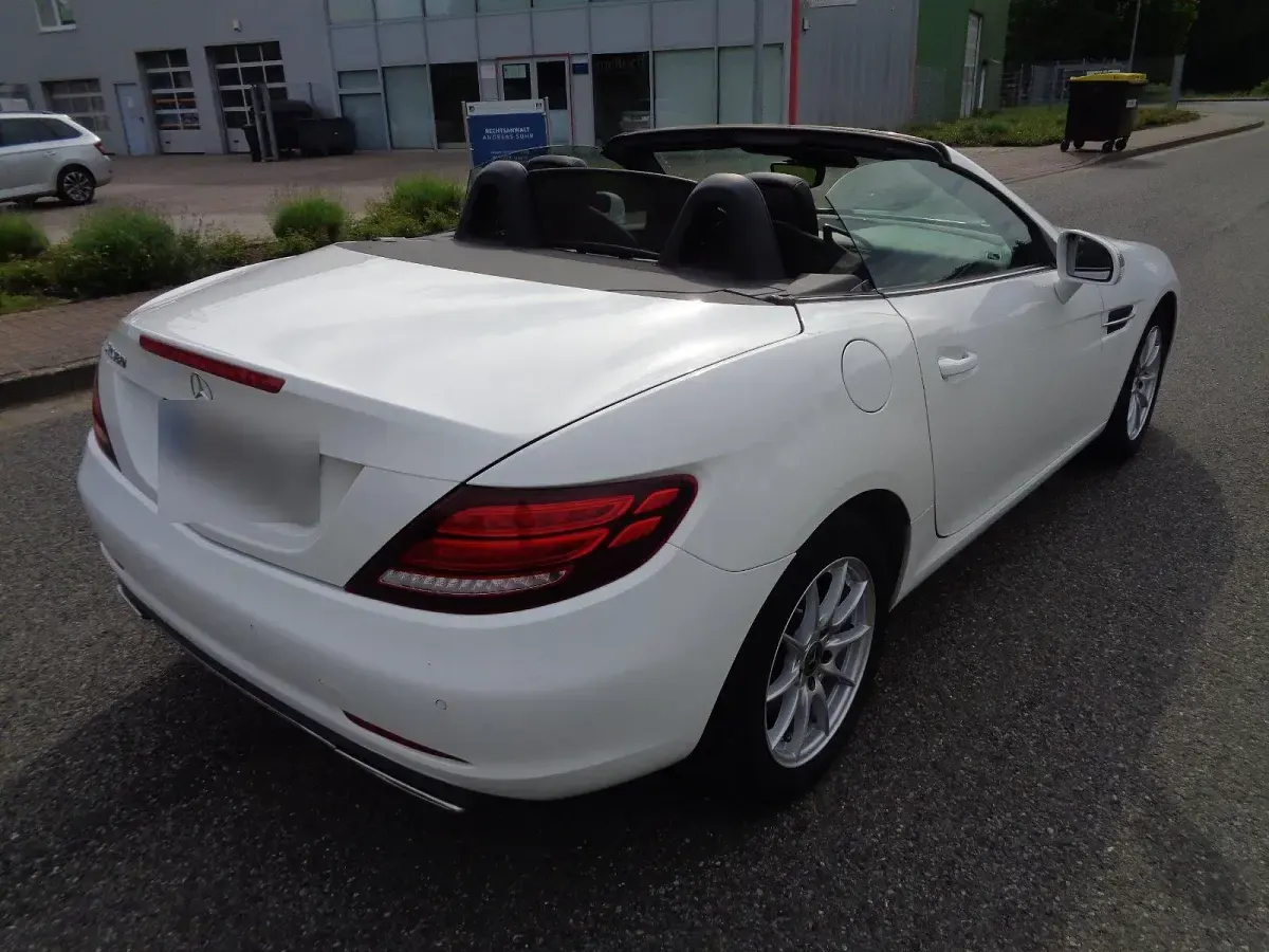 Gebraucht Mercedes SLC180 155 PS (114 kW) 2018 Weiß Cabrio