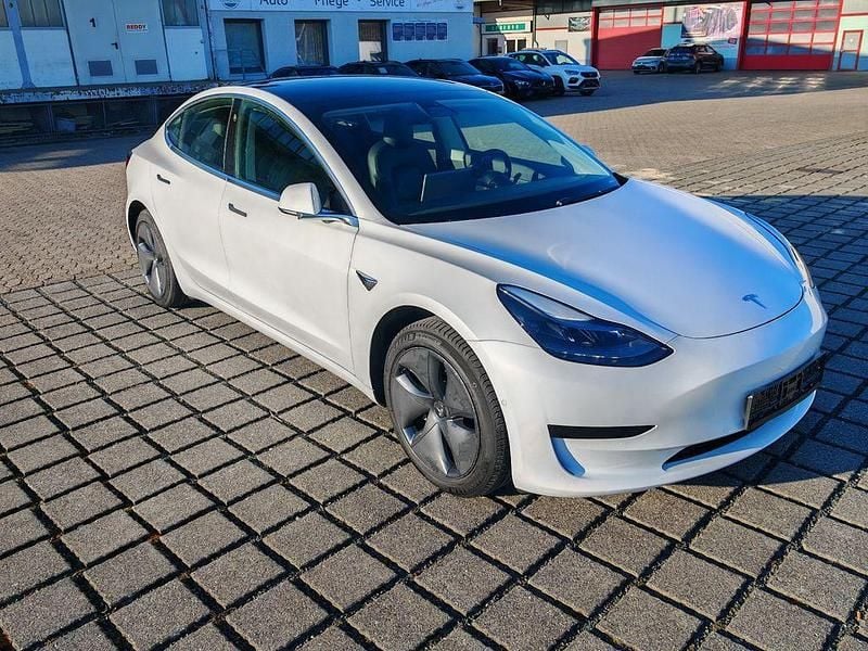 Gebraucht Tesla Model 3 Standard Range 239 kW (325 PS) 2021 Weiß Limousine