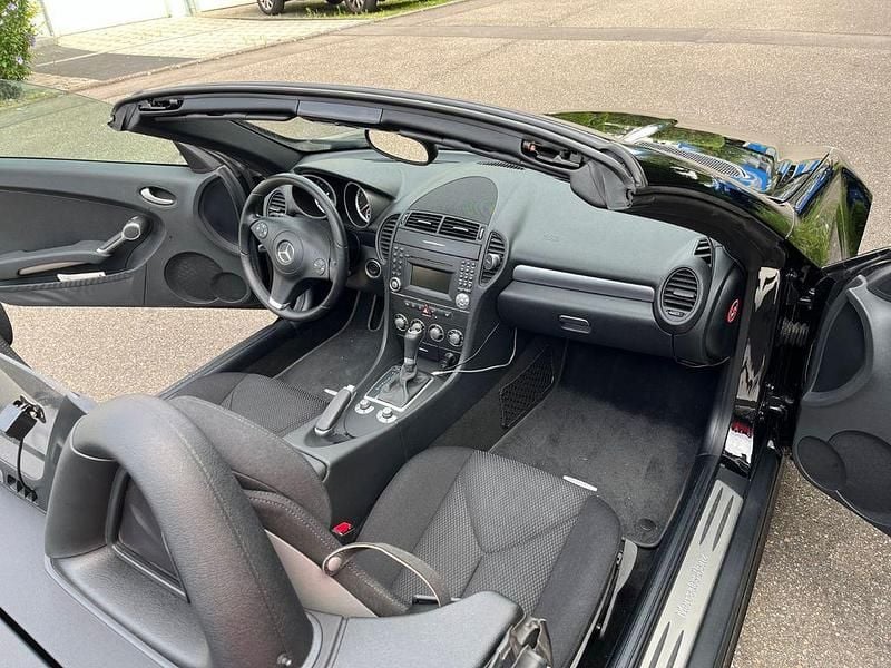 Schwarz Gebraucht 2009 Mercedes SLK200 Cabrio | 10.900 € (Guter Preis) - Bild 1/4
