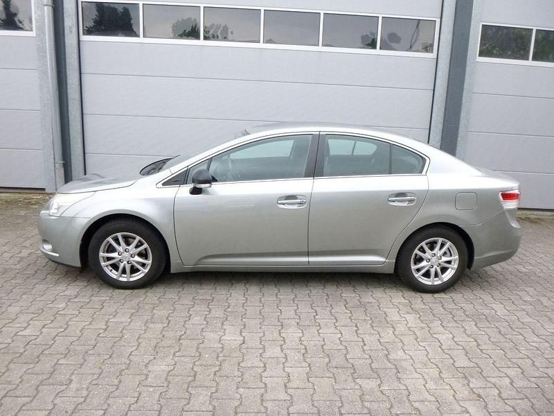 Gebraucht Toyota Avensis Edition 126 PS (92 kW) 2011 Grau Limousine