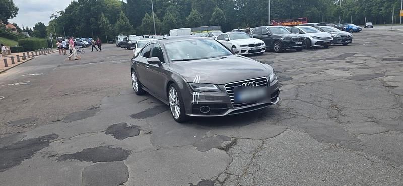Grau Gebraucht 2011 Audi A7 Sport Kleinwagen | 13.999 € (Fairer Preis) - Bild 1/4