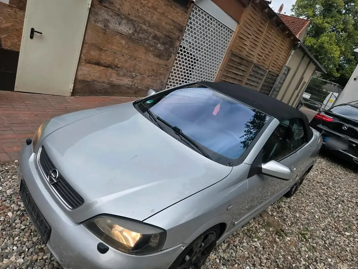 Gebraucht Opel Astra 147 PS (108 kW) 2004 Silber Cabrio
