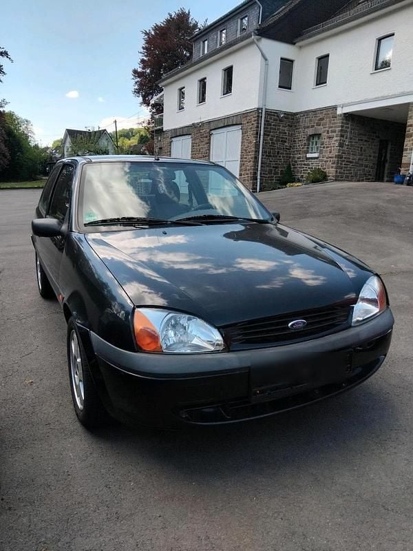Schwarz Gebraucht 2000 Ford Fiesta Kleinwagen | 1.250 € (Teuer) - Bild 1/4