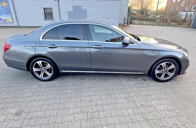 Gebraucht Mercedes E200 Avantgarde 150 PS (110 kW) 2019 Silber Limousine
