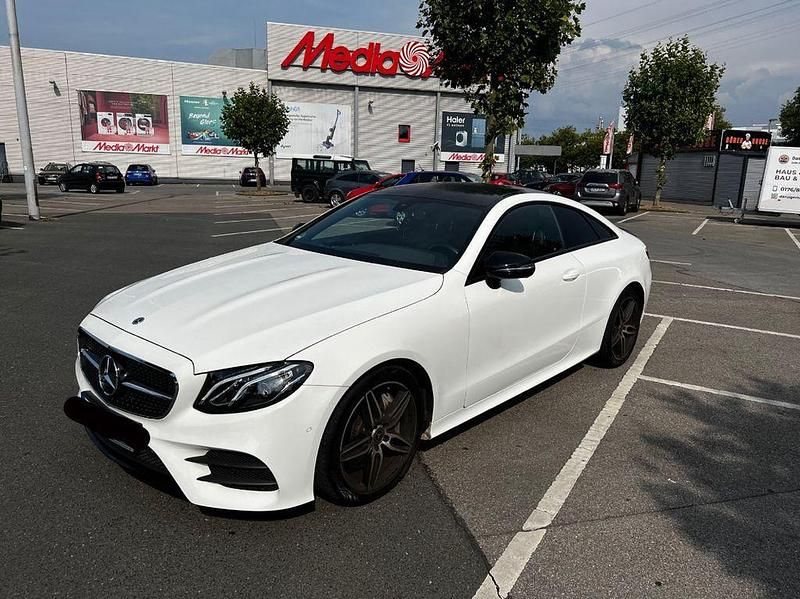 Schwarz Gebraucht 2019 Mercedes E300 Coupé | 38.000 € (Fairer Preis) - Bild 1/4
