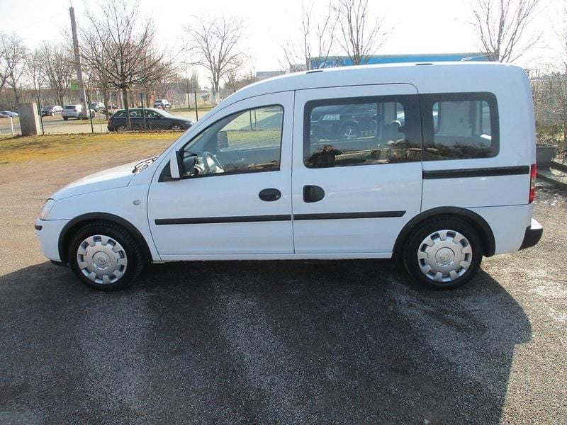 Gebraucht Opel Combo Basis 94 PS (69 kW) 2007 Weiß Van / Kleinbus