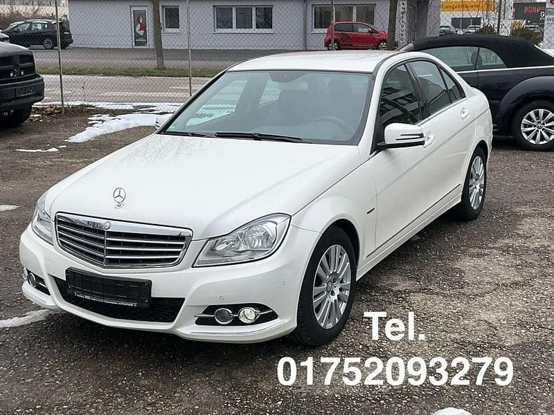 Diamantweiss (metallic) Gebraucht 2012 Mercedes C200 Elegance Limousine | 13.490 € (Fairer Preis) - Bild 1/4