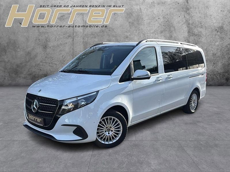 Weiß Gebraucht 2024 Mercedes V220 Van / Kleinbus | 52.890 € (Teuer) - Bild 1/4