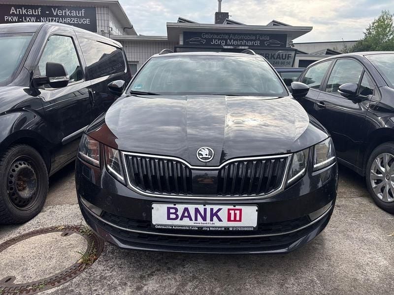 Schwarz Gebraucht 2019 Skoda Octavia Style Kombi | 11.999 € (Fairer Preis) - Bild 1/4