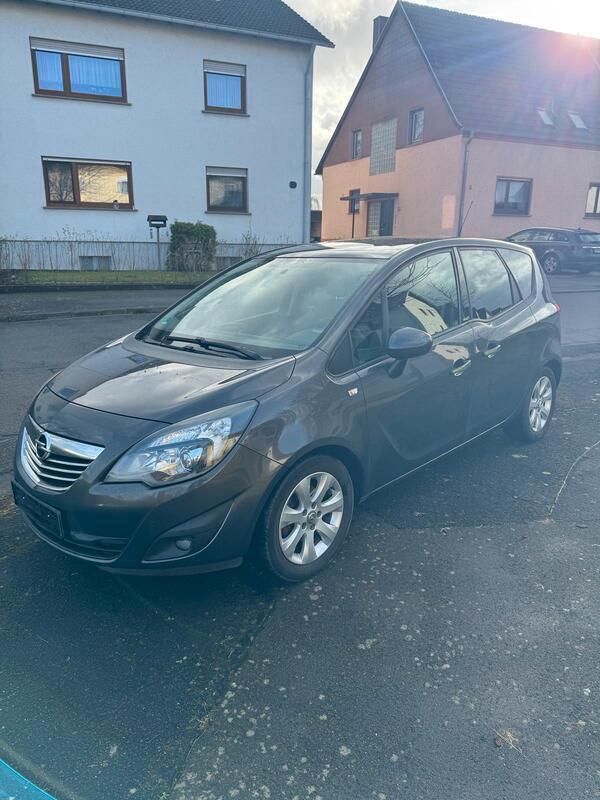 Grau Gebraucht 2013 Opel Meriva Van / Kleinbus | 4.990 € (Etwas zu teuer) - Bild 1/4
